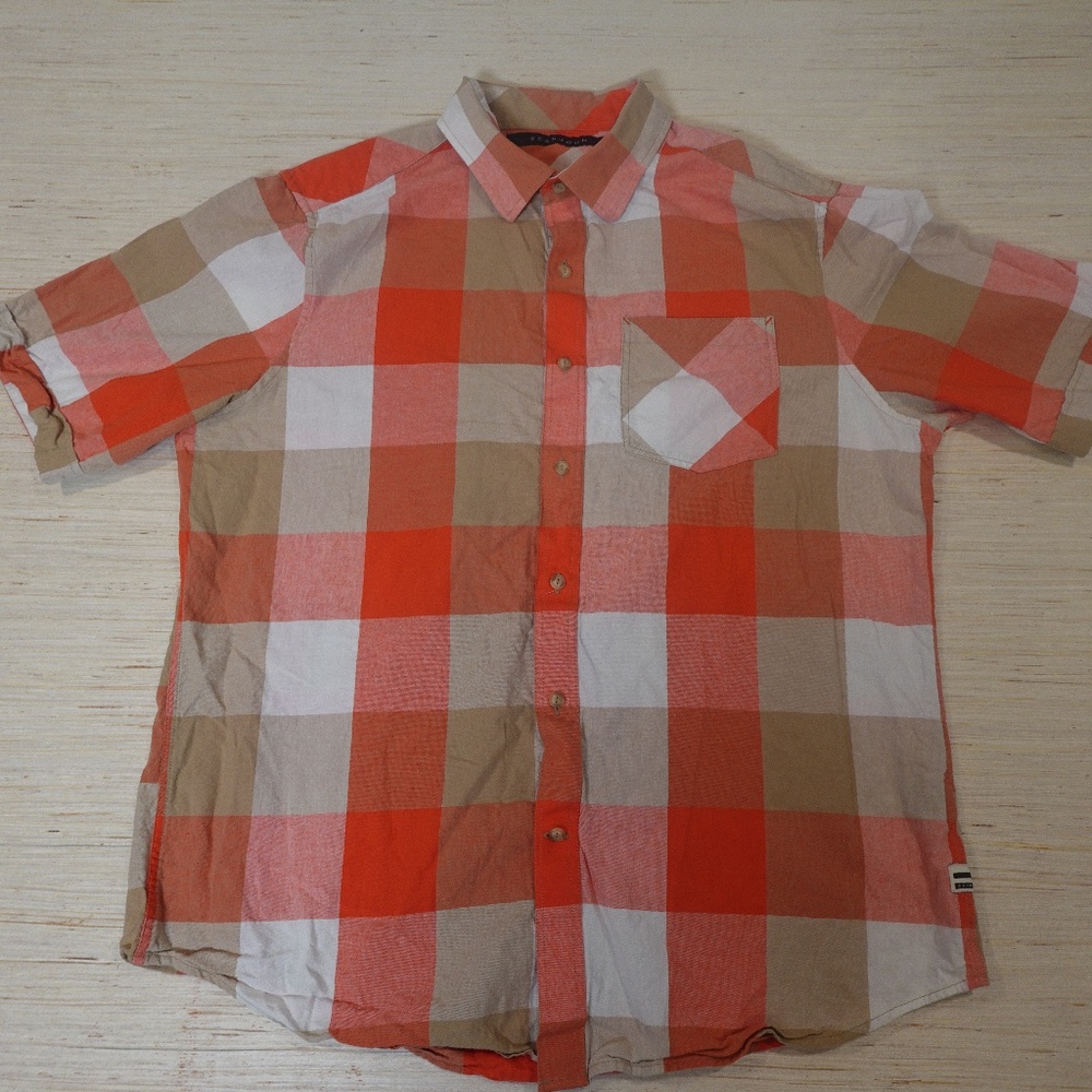 Sean John Men’s XL Short Sleeve Button-Up Shirt – Red Tan Plaid